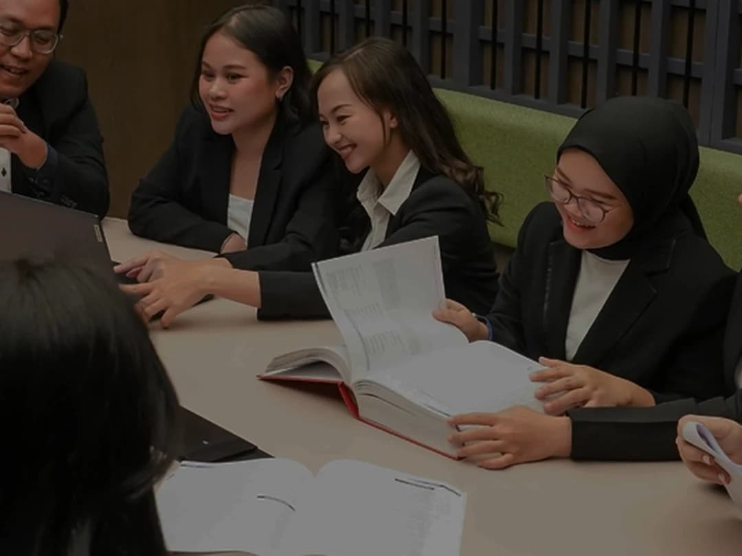 HWP attorneys in consultation